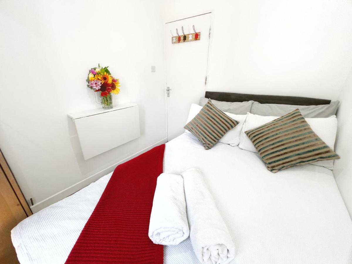 Luxurious House Near Excel- Air Conditioning, 9 Beds, 2 Baths, Garden, Fast Wifi London Luaran gambar